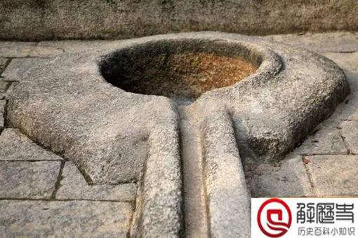中国古代没有女厕所,女人是如何解决内急的?