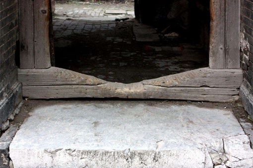 古人门口为什么要放门槛 门槛有什么含义