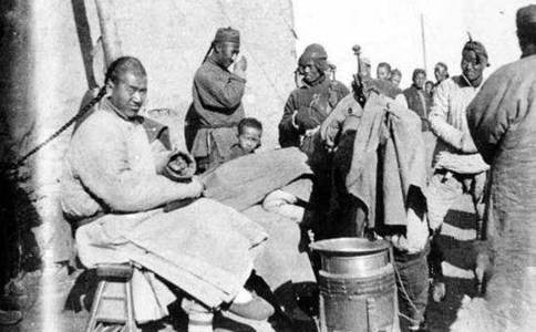 清朝的时候人们为什么都留辫子?真正原因是什么 清朝的时候人们为什么都留辫子?真正原因是什么