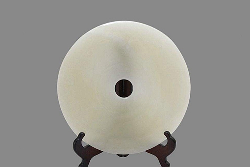 和氏璧是中间空环状的,是怎么做成玉玺呢?