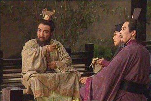 刘备在许昌暗杀曹操失败为什么还能从曹操手中逃脱?