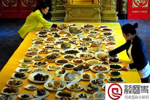 为什么皇帝吃饭不能超过三口?皇帝是怎么吃饭的?