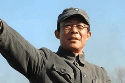 一军中女护士当年救下一小兵,22年后小兵成为了司令