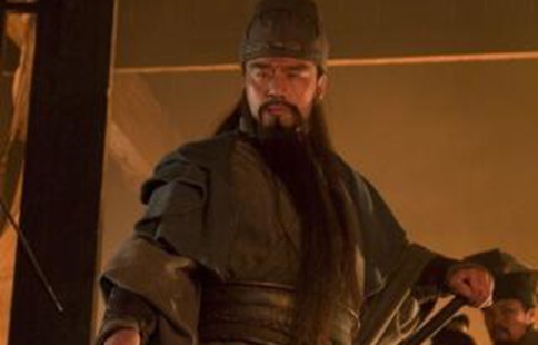 关羽为什么要选择一人进攻襄樊?如果关羽就驻守荆州还会被偷袭么? 关羽为什么要选择一人进攻襄樊?如果关羽就驻守荆州还会被偷袭么?