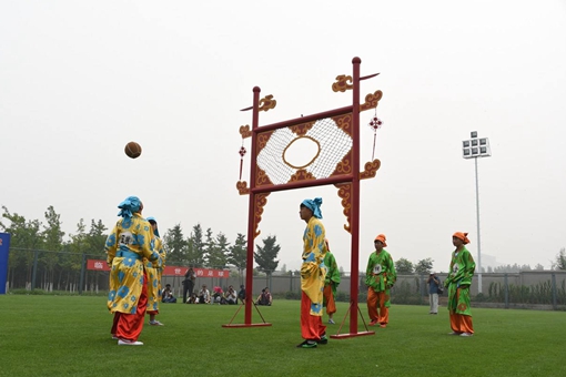 蹴鞠和足球是一项运动么?现代足球是哪个国家发明的? 蹴鞠和足球是一项运动么?现代足球是哪个国家发明的?
