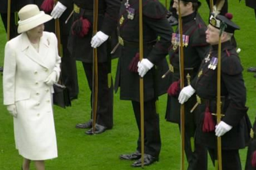 二战中唯一带着弓箭和长剑上战场的士兵——疯子杰克 二战中唯一带着弓箭和长剑上战场的士兵——疯子杰克