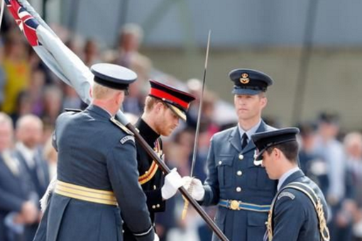 二战中唯一带着弓箭和长剑上战场的士兵——疯子杰克 二战中唯一带着弓箭和长剑上战场的士兵——疯子杰克