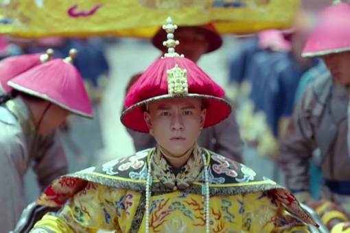 康熙为什么选择派十几个少年和鳌拜比武来制伏鳌拜呢?