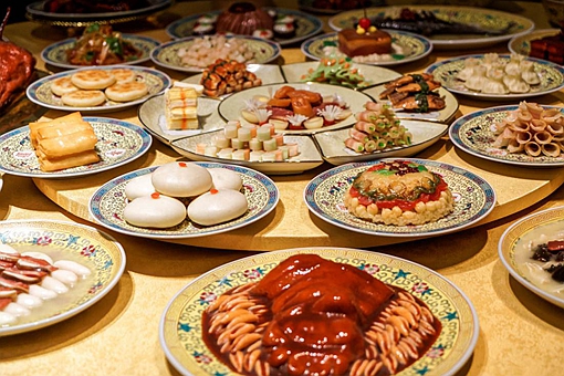 古代皇帝每天吃的饭真的有几百道菜吗? 古代皇帝每天吃的饭真的有几百道菜吗?