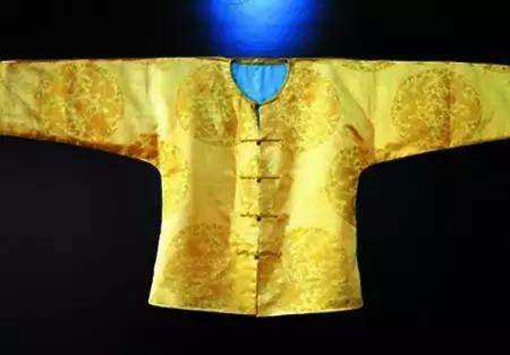 清朝皇帝的黄马褂是用来干嘛的?什么人有资格穿黄马褂?