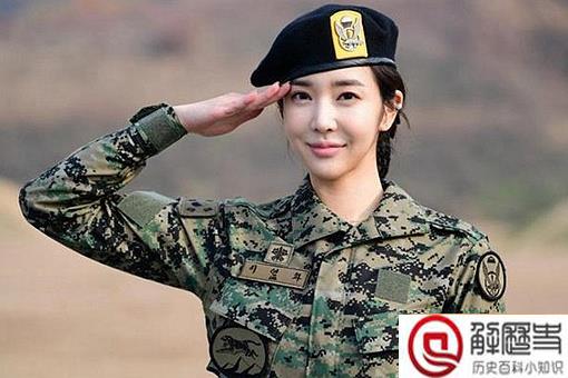 为何世界各国军人的敬礼方式都差不多?