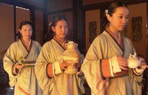 关羽好色么?曹操用美女色诱关羽结果让曹操大跌眼镜