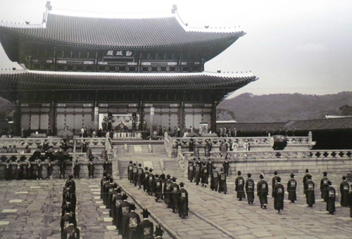 古代上朝是天天上还是怎么一回事?