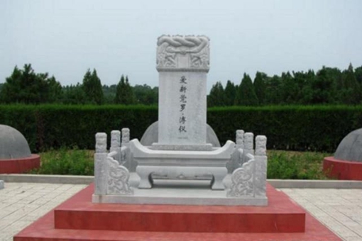 溥仪过世后为什么会以普通的身份葬于清西陵中? 溥仪过世后为什么会以普通的身份葬于清西陵中?