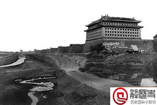 俯视北京城为什么西北角缺了一块? 俯视北京城为什么西北角缺了一块?