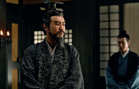 曹操是怎么操控吕布和刘备为自己做事的?徐州一役曹操成最大赢家