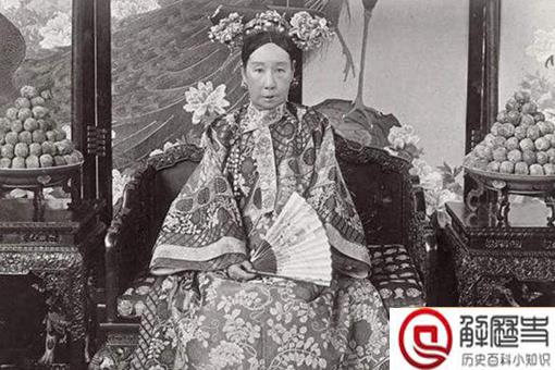 慈禧方便时旁边站个宫女口里面喊水是要干什么?