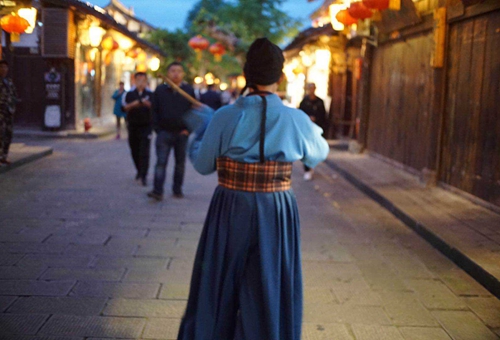 古代有打更的习俗,早睡觉的人不嫌吵么? 古代有打更的习俗,早睡觉的人不嫌吵么?