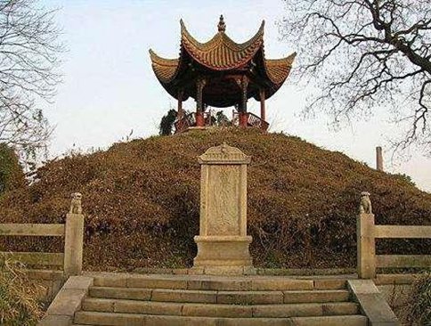 刘备真正的墓地在哪?刘备陵墓里真有双股剑么?