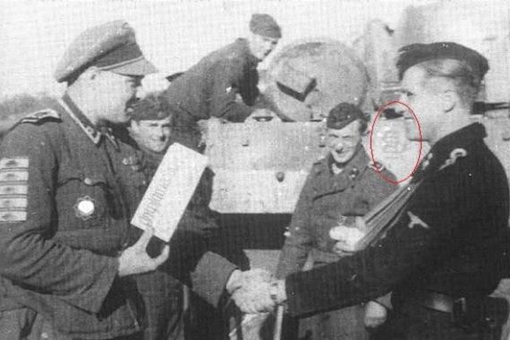 二战一辆德国坦克上印着中国的倒“福”字,这是怎么回事? 二战一辆德国坦克上印着中国的倒“福”字,这是怎么回事?