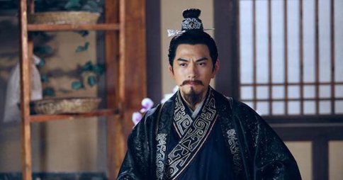 曹操和刘备谁更腹黑?曹操和刘备人设都是真实的么?