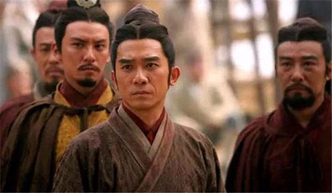 周瑜、刘备、曹操、袁绍谁带兵打仗最强? 周瑜、刘备、曹操、袁绍谁带兵打仗最强?