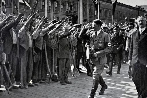 希特勒当年为何会收到德国民众狂热的追捧?