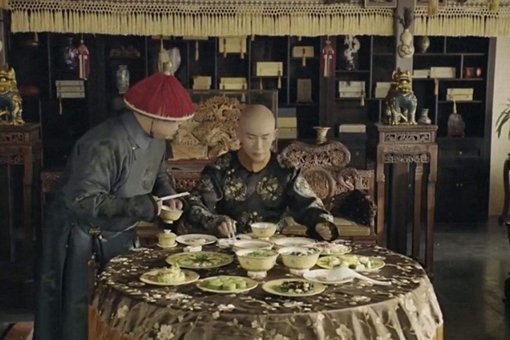 古代皇帝请大臣吃饭都有哪些规矩?最夸张的一次大臣要趴着吃