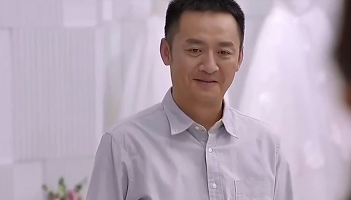 老冯为什么陷害严谨