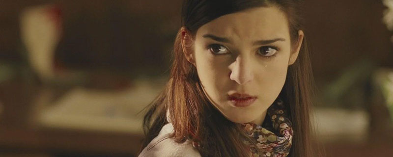 《黑暗面》是2011年的惊悚电影,由安德雷斯·拜兹自编自导,玛蒂娜