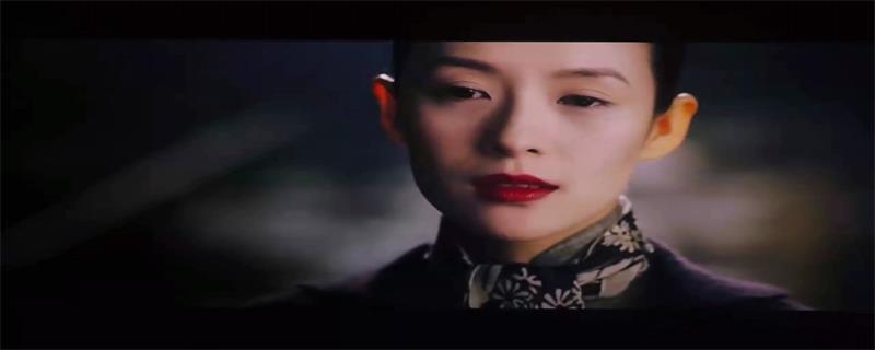 宫二,原名宫若梅,是来自北方的八卦掌宗师的独生女.