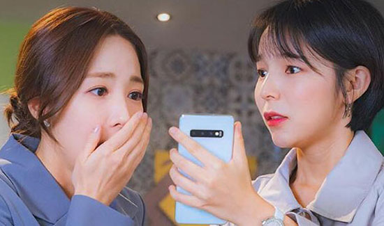 她的私生活女主用的什么手机