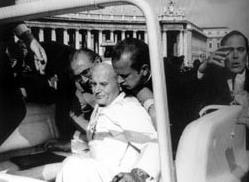 1981年05月13日 教皇在圣彼得大教堂被刺客击伤