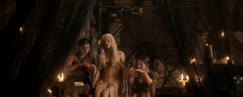 权力的游戏雪诺和龙妈是什么关系