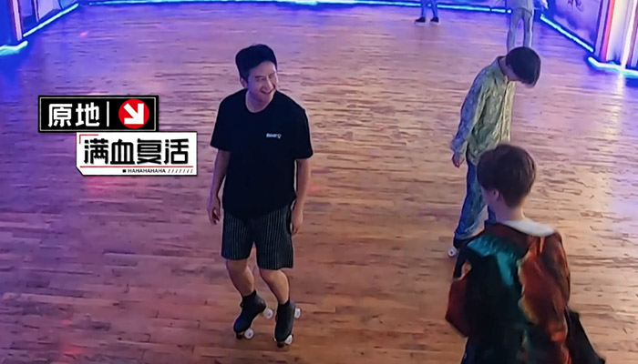 邓超滑冰翻倒是哪一期