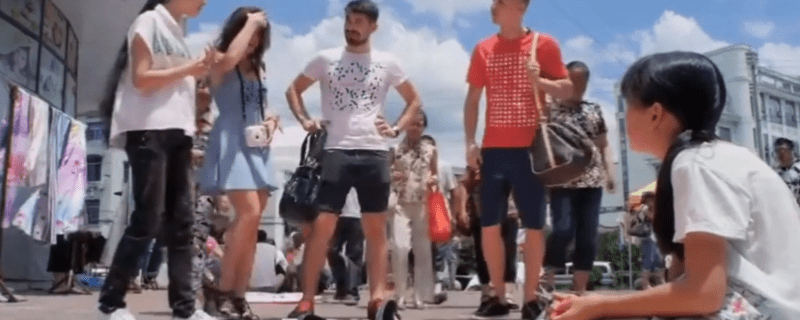 残疾小女孩剪纸的电视剧