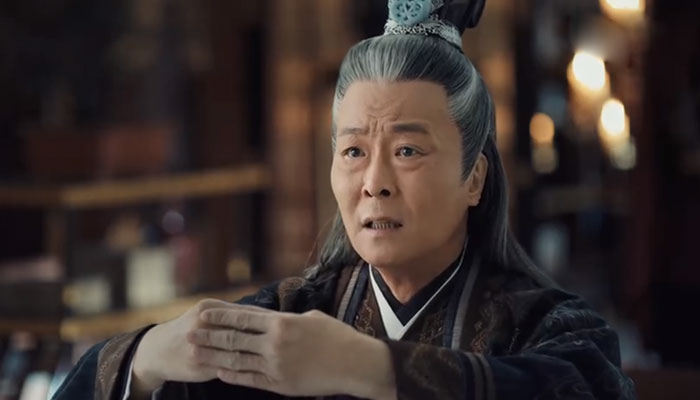 剧中的太师贺元常是武朝的太师,在朝堂之上和秦嗣源站在对立面,他主张