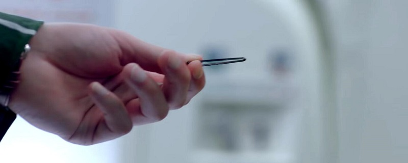 用发卡开飞机门是什么电影