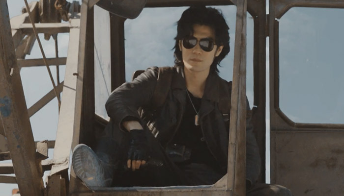 霍玲为什么梳头