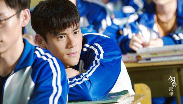 匆匆那年这部剧是由张一白执导,彭于晏,倪妮,郑恺,魏晨,张子萱主演