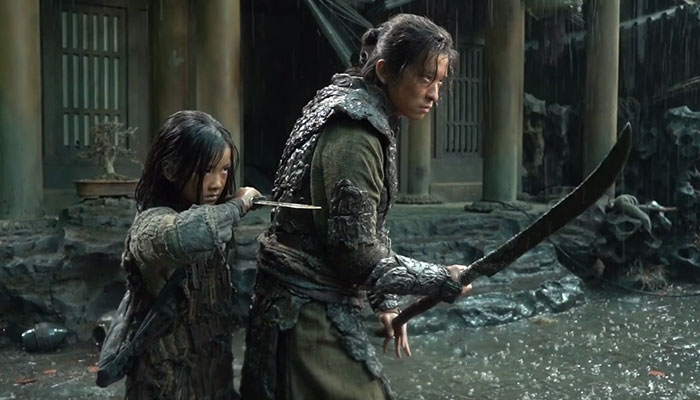 刺杀小说家小女孩是谁