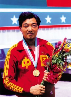 1984年7月30日 许海峰为我国赢得第一枚奥运金牌