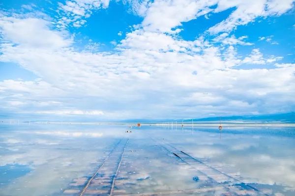 茶卡盐湖是怎么形成的