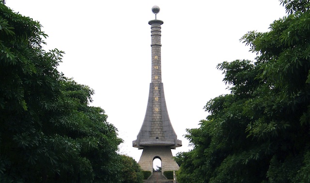 1985年8月19日 北回归线塔在广州落成