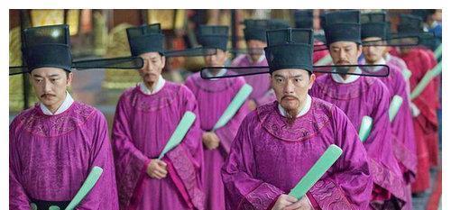 吏部尚书等于现在的什么官