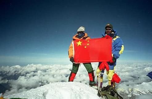 1998年8月4日 中国人首次登顶博格达峰