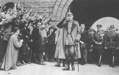 1934年8月2日 兴登堡逝世，希特勒继任德国总统