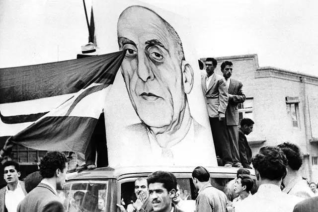 1953年8月22日 伊朗摩萨台政府倒台