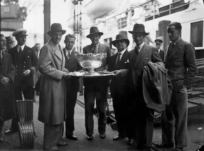 1900年8月10日 戴维斯和沃德赢得第一个戴维斯奖杯
