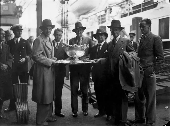 1900年8月10日 戴维斯和沃德赢得第一个戴维斯奖杯